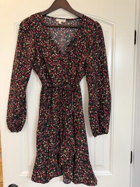 Cute feminine dress for school, work or going to dinner.